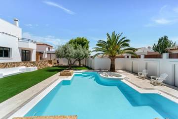 Chalet para 12 personas, con piscina además de vistas y terraza, Se admiten mascotas en Serranía de Ronda