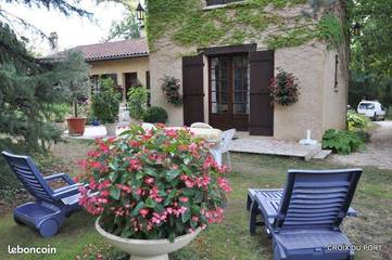 Location de vacances pour 4 personnes, avec terrasse à La Celle-sous-Gouzon