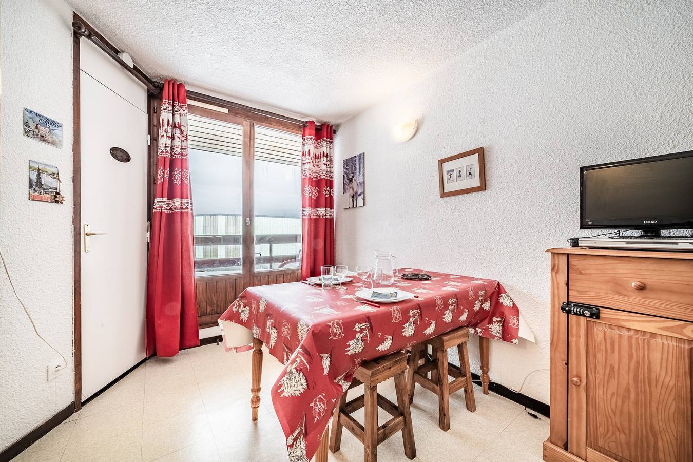 Apartamento entero, Apartamento vacacional 'Au Pied Des Pistes' con vistas a la montaña y balcón in Samoëns, Region Bonneville