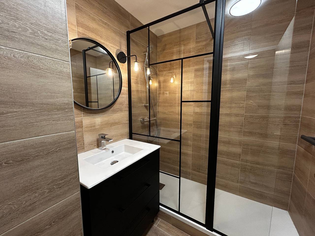 Appartement entier, Appartement T2 avec balcon et piscine commune, près des Thermes in La Roche-Posay, Vienne (France)