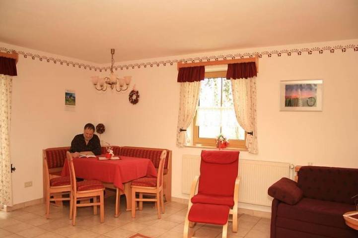 Ferienwohnung für 4 Personen, mit Balkon und Garten