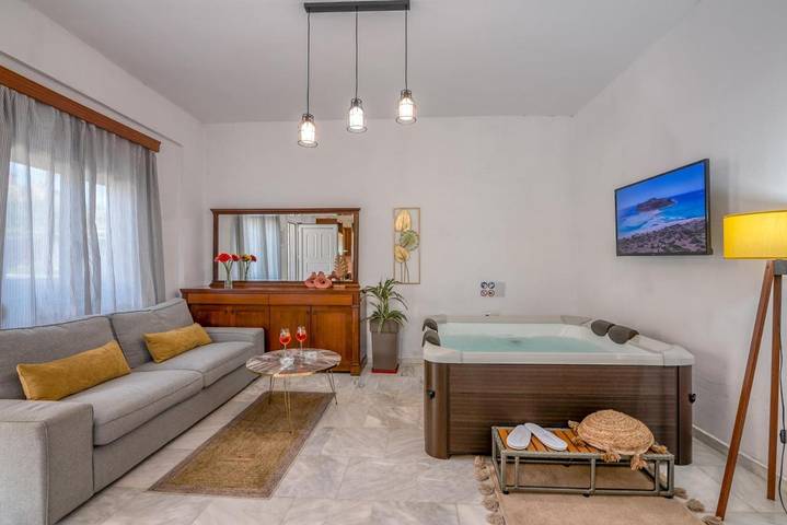 Gîte pour 4 personnes, avec jacuzzi et jardin dans Kotsiana