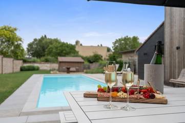 Gîte pour 12 personnes, avec jardin ainsi que piscine et sauna à Lo-Reninge