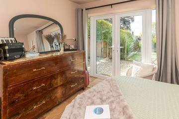 Glamping for 4 People in Reading, Chiltern Hills, Photo 3