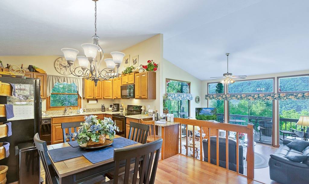 Bella Vista Saubere Kabine w / Central Heat & Air Whirlpool & tolle Aussicht und super Bewertung in Blue Ridge Parkway, Cataloochee Valley