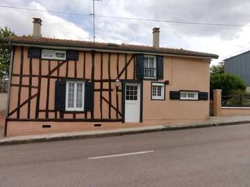 Gîte pour 8 personnes, avec jardin à Chavanges