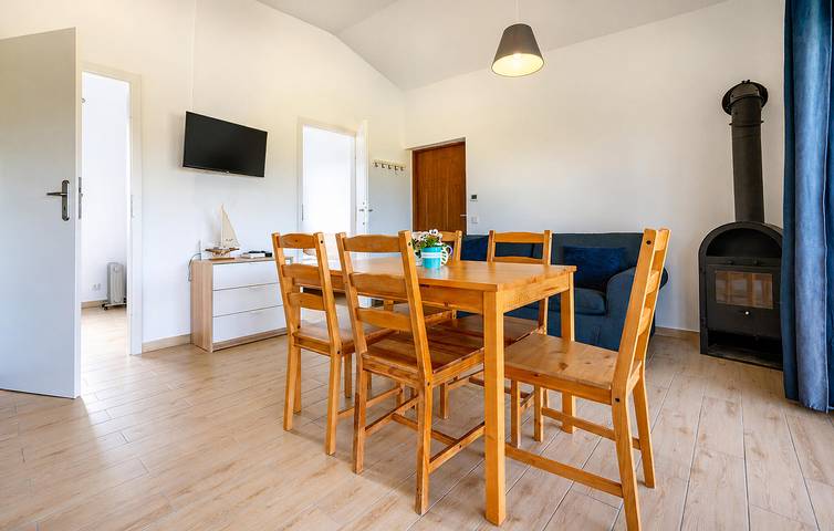 Ferienhaus für 5 Personen mit Terrasse in Powiat Sławieński