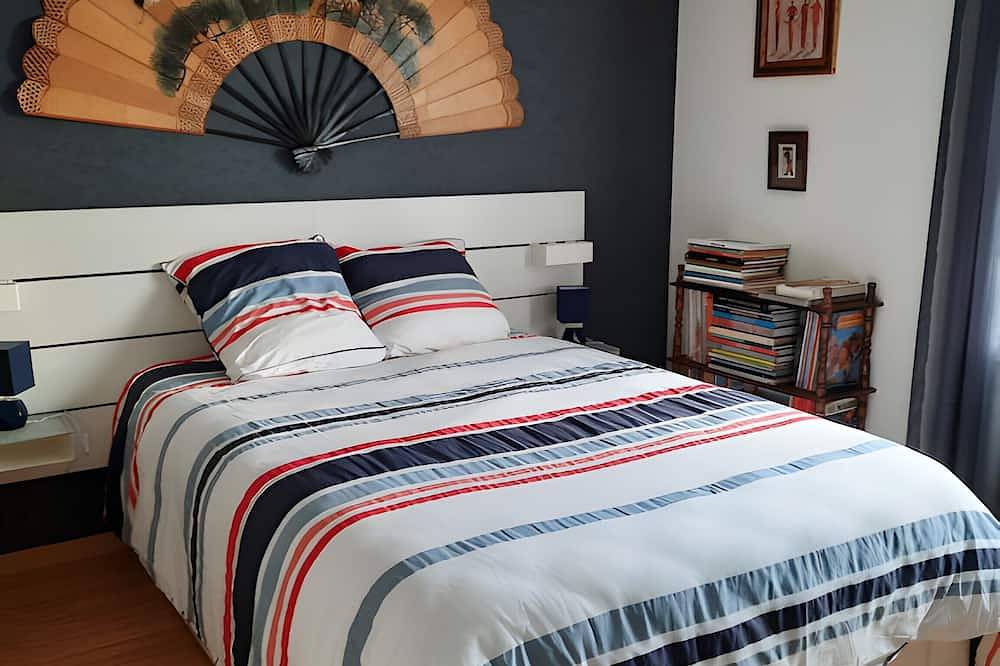 Chambre d’hôtes « Chambre Bleue » avec terrasse, jardin partagés et Wi-Fi in Saint-Avertin, Région de Tours