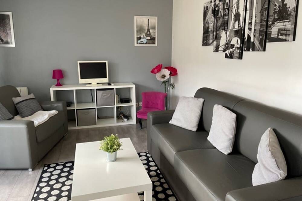 Entire apartment, Big Studio with terrace - Disneyland in Montévrain, Seine-et-Marne
