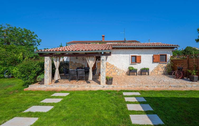 Ferienhaus für 5 Personen, mit Pool und Garten sowie Terrasse - 1