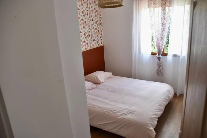 Location de vacances pour 17 personnes, avec vue ainsi que piscine et jardin, animaux acceptés à Ouveillan - 4