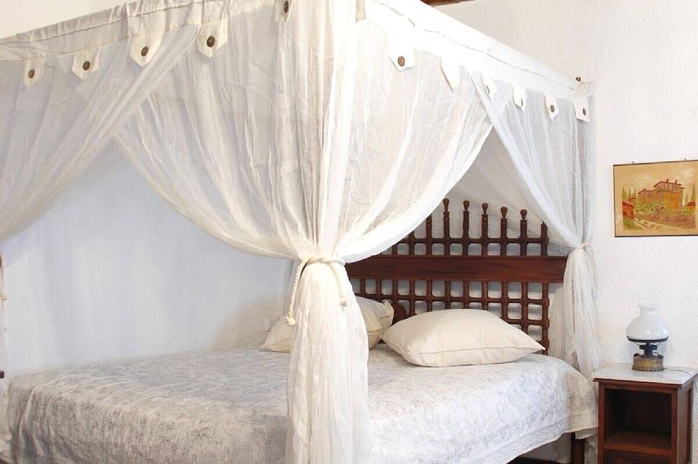 Katsaneiko Stone built Mansion with Private Pool in Afytos, Kassandra