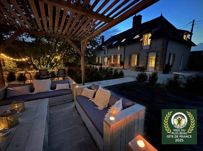 Gîte pour 10 personnes, avec terrasse et jardin ainsi que piscine et sauna