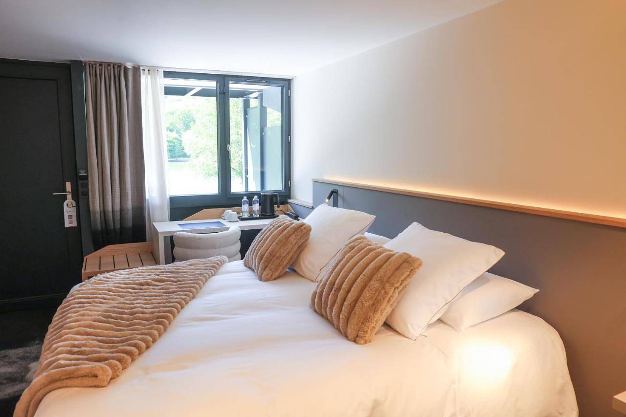 Double Room with Lake View in Contrexéville, Neufchâteau