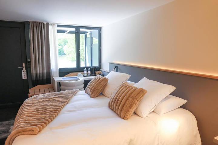 Hôtel pour 2 personnes, avec Balcon ainsi que Terrasse et Vue à Contrexéville