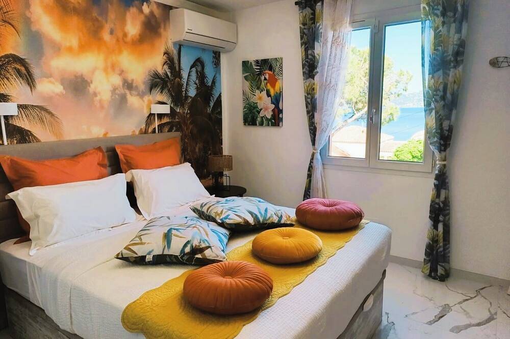 Golden Villa in La Madrague, Hyeres