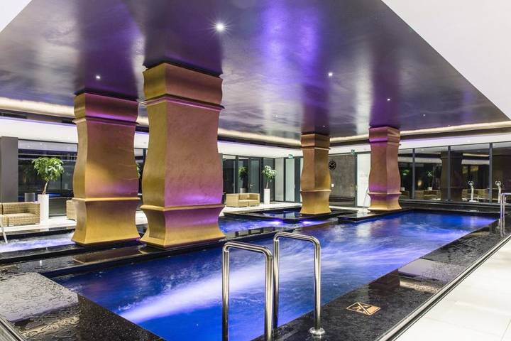 Ośrodek wypoczynkowy dla 5 osób, z Balkon i Jacuzzi oraz Taras i Basen w Mielno