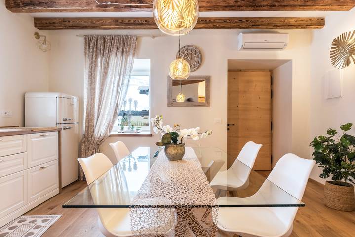 Entire apartment, Apartment “Wellness Lodge Edoardo” with Lake and Mountain View, Whirlpool & Sauna in Santa Giuliana, Levico Terme
