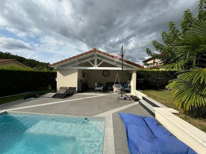 Gîte pour 6 personnes, avec piscine ainsi que vue et jardin à Saint-Sauveur (Isère)