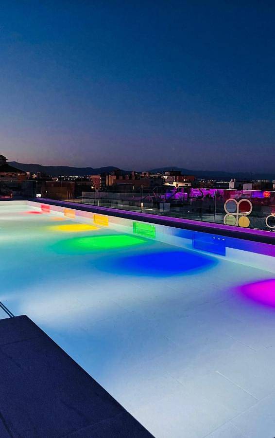 Hôtel pour 2 personnes, avec terrasse et piscine, animaux acceptés