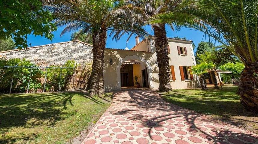 Villa pour 6 personnes, avec Terrasse et Jardin ainsi que Piscine et Vue dans Ronce-les-Bains