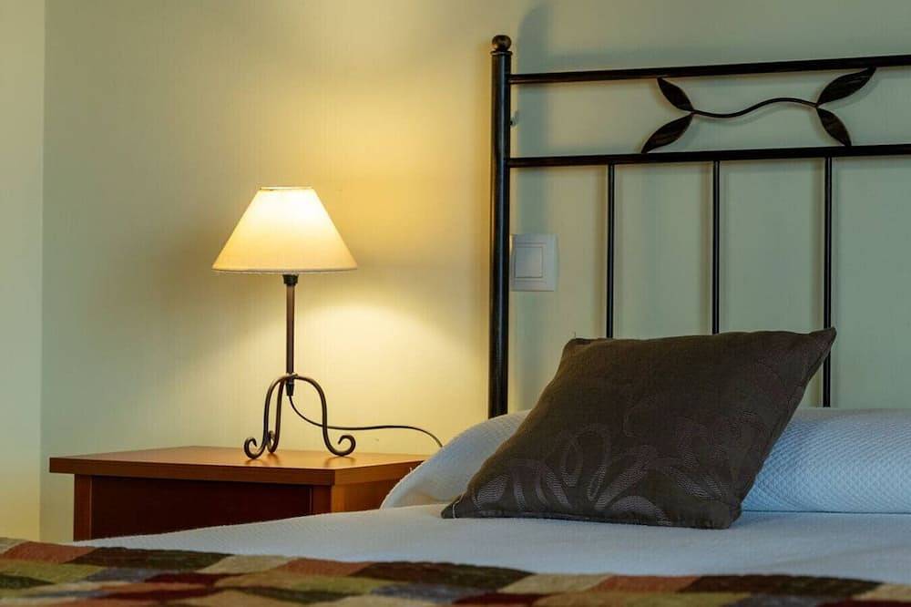 Posada La Canal · Habitación con balcón in Santillana del Mar, Cantabrian Coast