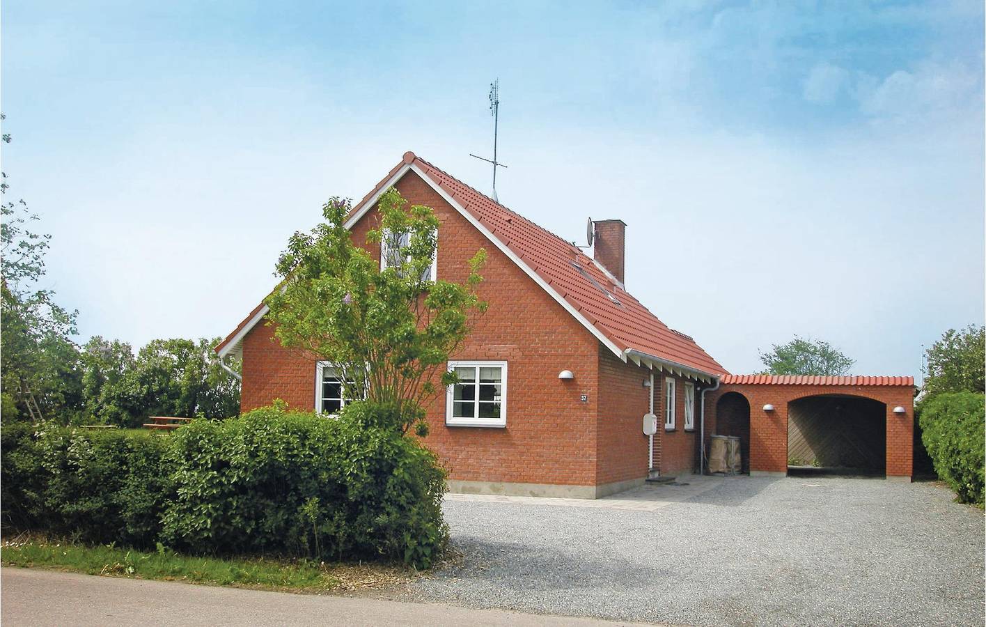 Holiday home for 10 people with terrace in Tønder Region