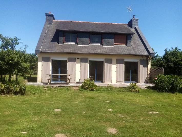 Location de vacances pour 5 personnes, avec Terrasse et Jardin à Rospez