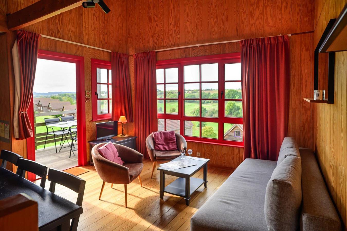 Wooden Chalet in Abbeville near Somme Bay in Grand-Laviers, Abbeville region