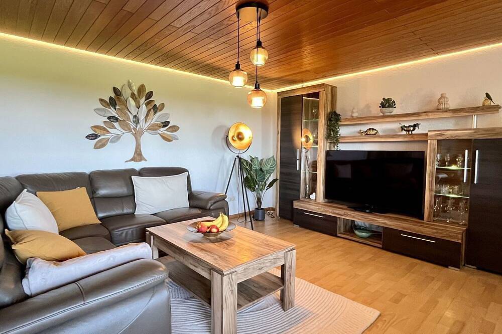 Wunderbares alleinstehendes Ferienhaus für 6 Gäste mit  W-Lan, Tv, Innenhof und Haustiere erlaubt in Höchenschwand, Südschwarzwald