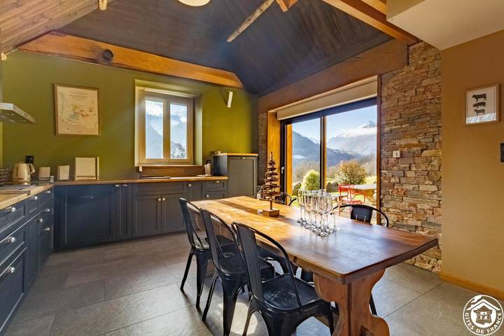 Gîte pour 14 personnes, avec terrasse et jardin à Arras-en-Lavedan - 2