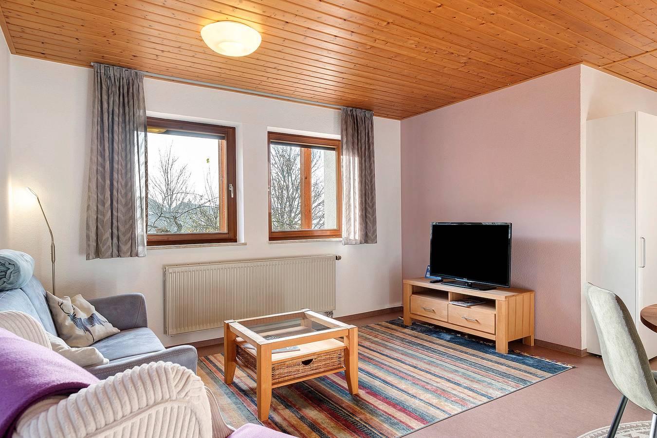 Ganze Wohnung, Ferienwohnung 'Veilchen' mit Bergblick, privater Terrasse und Wlan in Unterkirnach, Mittlerer Schwarzwald