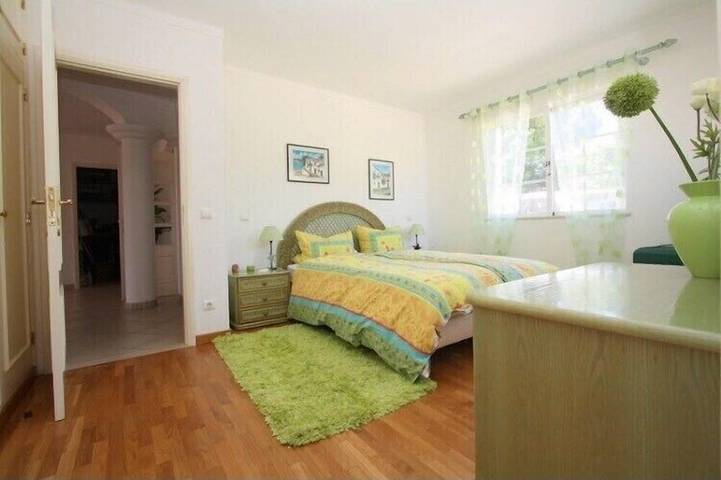 Luxury villa with heated pool in Porches, Faro Distrikt