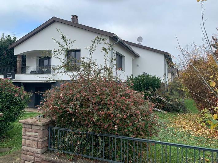Gîte pour 5 personnes, avec terrasse ainsi que vue et jardin à Hœnheim