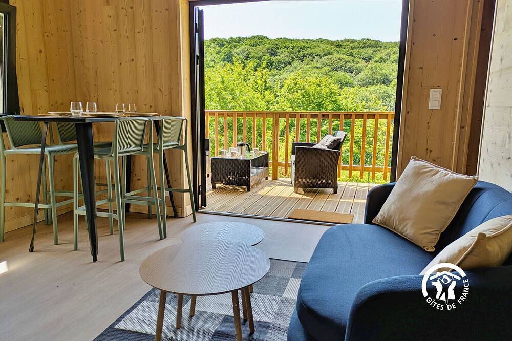 Chalet paisible au Camping de Coupeau pour 4 personnes in Saint-Berthevin, Mayenne