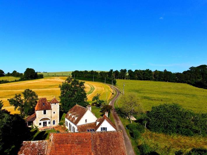 Location de vacances pour 2 personnes, avec Terrasse et Jacuzzi ainsi que Jardin et Vue à Lainsecq