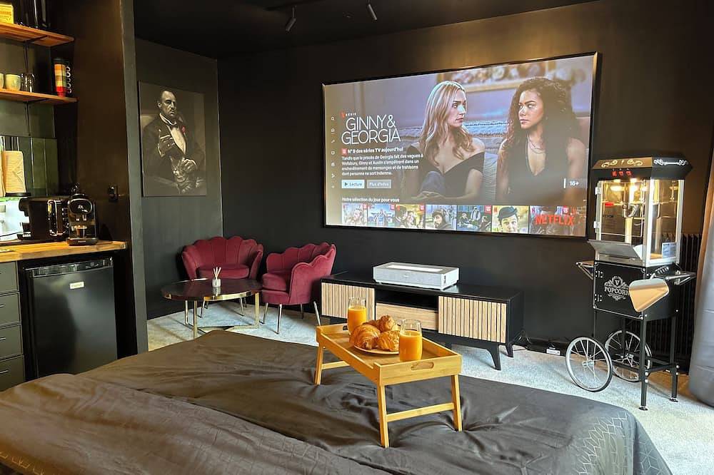 Entire apartment, The Godfather - A unique cinema experience in Chartres in Chartres, Chartres region