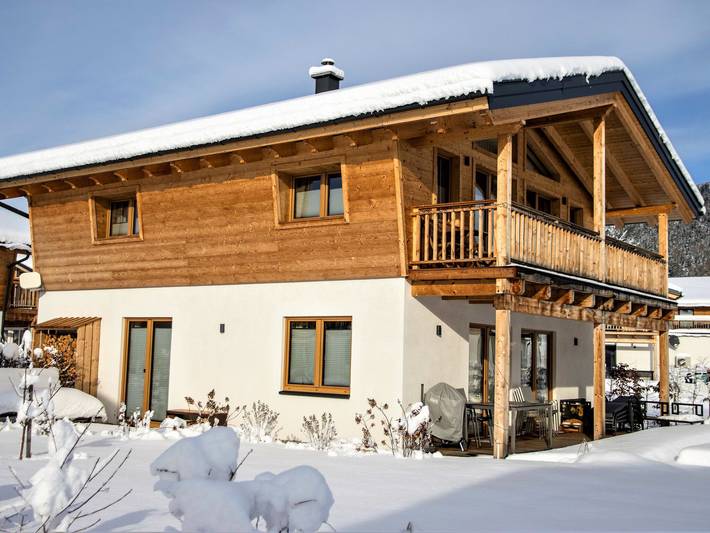 Chalet für 6 Personen, mit Balkon und Whirlpool sowie Terrasse und Pool in Inzell