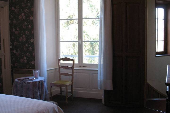 Château (20 p.) et petite maison (7p), parc de 8ha in Ourouer-les-Bourdelins, Saint-Amand-Montrond