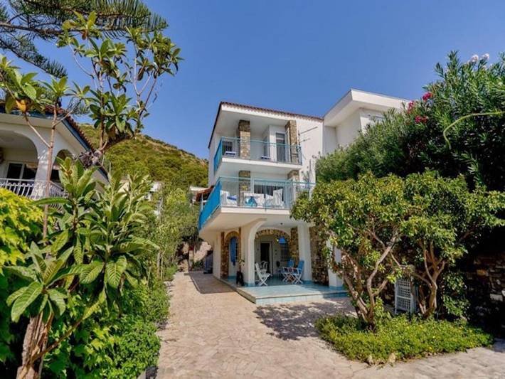 Casa vacanza per 4 persone, con giardino a Ogliastro Marina