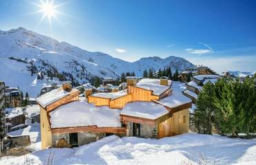 Lodge pour 6 personnes, avec piscine et sauna ainsi que vue et balcon en Haute-Savoie