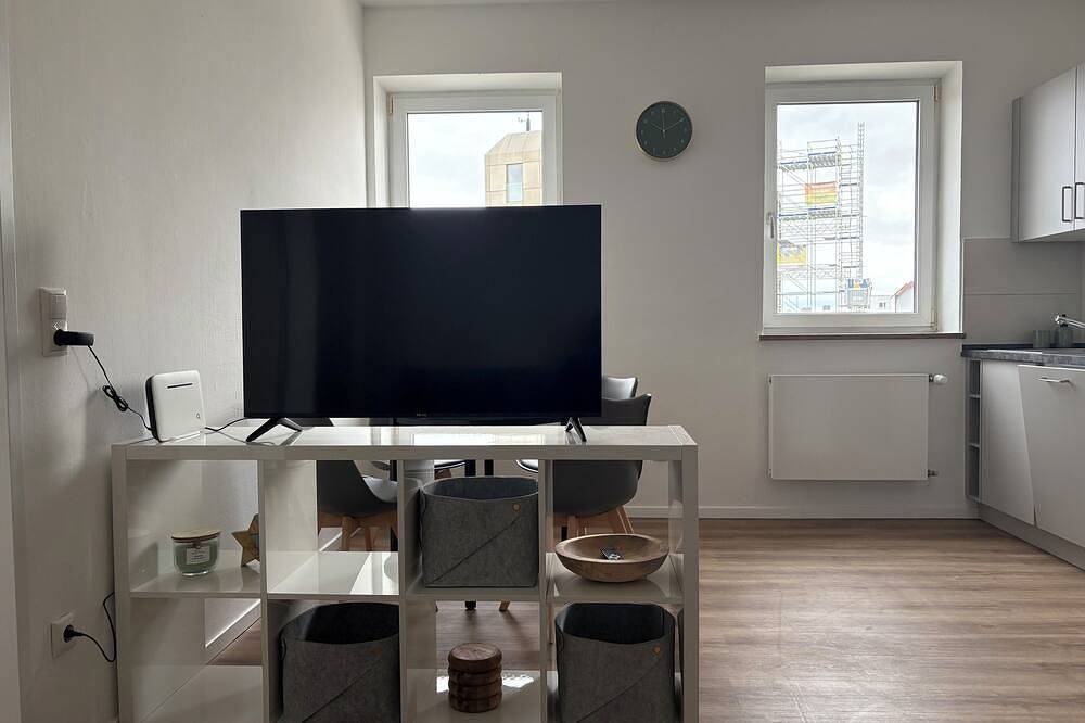 Ganze Wohnung, Modern eingerichtete 2-Zimmer Wohnung direkt beim Bahnhof in Straubing, Ostbayern