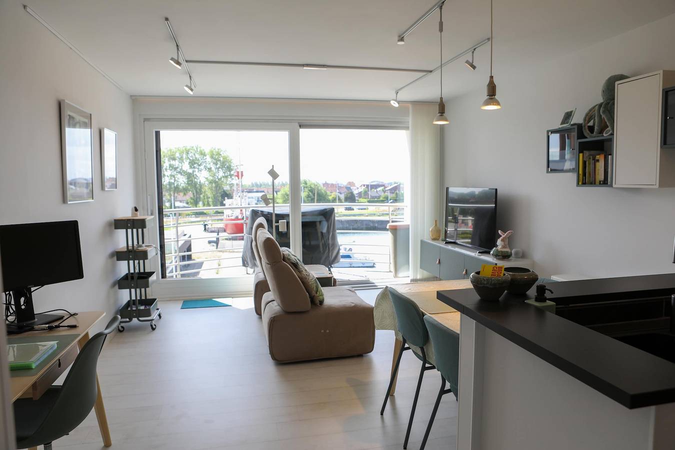 Appartement entier, Waterfront Apartment w/ Harbour Views in Zeebrugge in Bruges, Côte belge