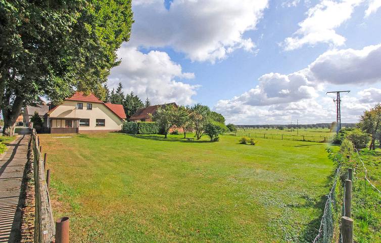Ganze Ferienwohnung, Rückzugsort am See mit Parkplatz, Kabel-TV und Internet in Roggentin (Mirow), Mirow