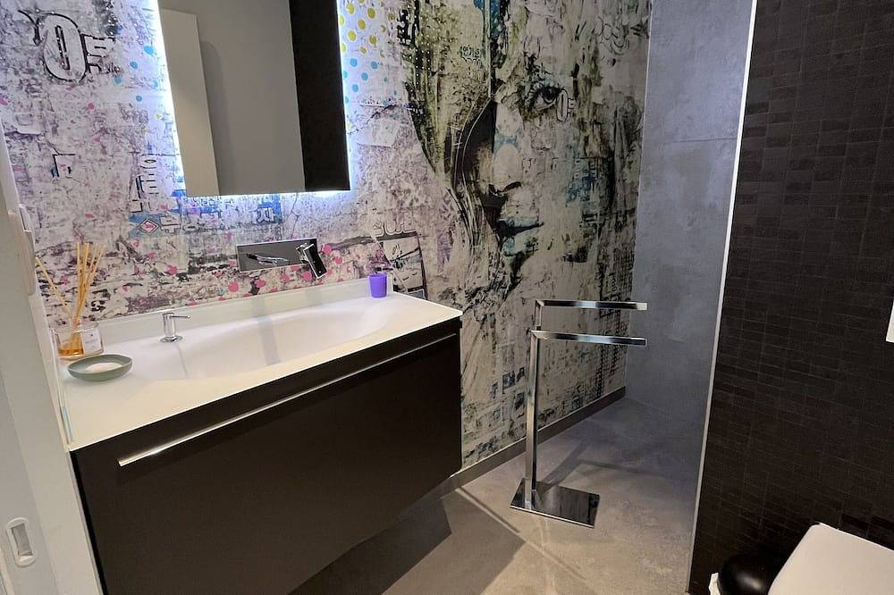 Villa \"korlea\" Avec Piscine Centre Aix Les Bains Ideal Pour Vacances En Famille in Aix-les-Bains, Chambéry region