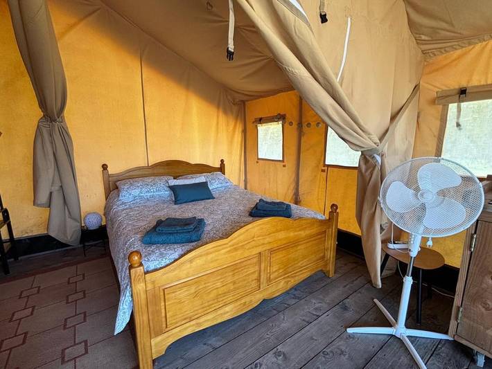 Tente pour 2 personnes, avec Terrasse ainsi que Jardin et Vue dans Haute-Vienne - 3