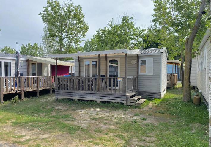 Camping pour 4 personnes, avec bassin pour enfant ainsi que piscine et jardin, animaux acceptés dans Plage de l'Espiguette - 4