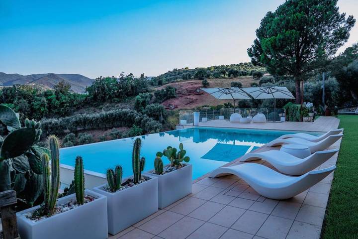 Casa vacanza per 8 persone, con Terrazza e Giardino nonché Piscina e Panorama a Rossano