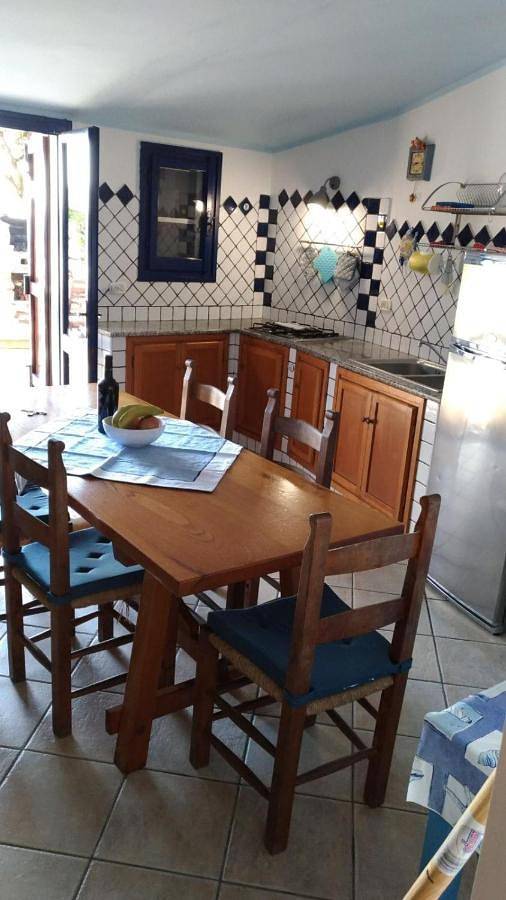 Location de vacances pour 6 personnes, avec vue et jardin, animaux acceptés à Cala Liberotto - 4