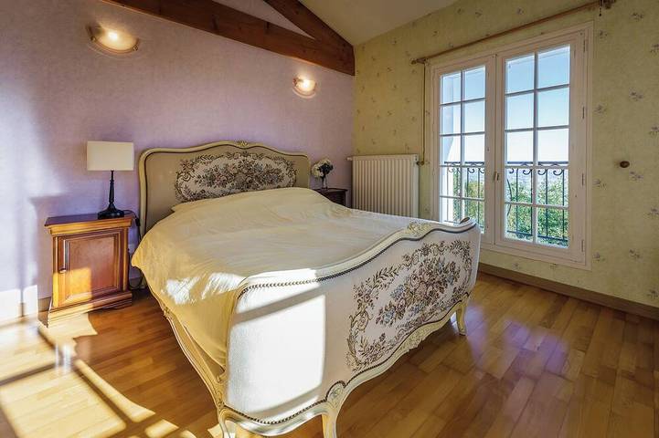 Rocaille, villa with private pool, views, privacy, comfort and service in Pujols, Quercy